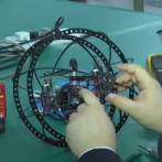 China hizo un dron que pesa lo mismo que una manzana para explorar el planeta Marte