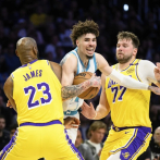 LeBron y Luka fallan, Charlotte se impone a los Lakers en Los Angeles