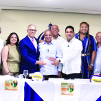 Reconocen a Leo Corporán en torneo de voleibol de playa