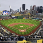 Clemente Jr. se molesta por retiro del letrero en honor a su padre del Salón de la Fama en PNC Park