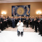 El Papa recibe a personal que lo atendió en el Gemelli casi un mes después de recibir el alta