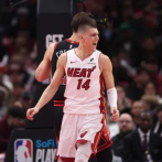 Tyler Herro encesta 38 y el Heat supera 109-90 a los Bulls y se coloca a un paso de los playoffs