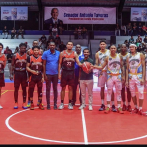 Los Caminantes superan a los Trenes en el baloncesto de Abasado