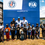 Kyffin Simpson y la FDA entregaron indumentarias de seguridad a niños kartistas