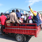 Cientos de haitianos regresan a su país al huir de las medidas migratorias tomadas por RD