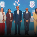 Abinader asiste a conferencia de embajada de EE.UU., donde le dan crédito por responder a lucha contra las drogas sintéticas