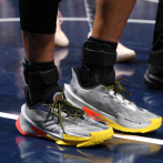 Distensión en los isquiotibiales, la lesión que mantiene fuera a Stephen Curry