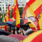 Miles de españoles protestan contra Pedro Sánchez en Madrid y piden su dimisión y elecciones anticipadas