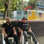 Comunitarios se encadenan para solicitar obras en el barrio San José de La Mina, Santiago