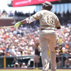 Manny Machado con un jonrón decide el triunfo de los Padres 1-0 sobre los Cerveceros