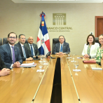 Valdez Albizu se reúne con una delegación de ejecutivos del Citibank
