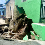 Dos viviendas resultan dañadas al deplomarse techo de la cañada Los Humildes, en Santo Domingo Norte