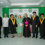 Universidad Católica gradúa 536 profesionales y entrega títulos de estudiantes fallecidos en Jet Set