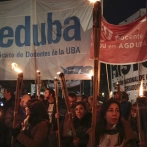 Docentes y estudiantes marcharon en Argentina en defensa de la universidad pública