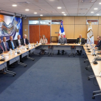 Valdez Albizu se reúne con la junta directiva de la Asociación de Inversión Extranjera