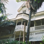 Indignación por la quema del mítico hotel Oloffson