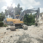 Paralizan demolición de casa patrimonio histórico frente al monumento Sánchez Ramírez