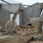Demuelen edificio en La Vega tras representar alto riesgo estructural