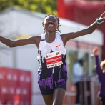 Ruth Chepngetich, dueña del récord de maratón, suspendida por dopaje