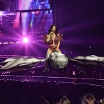 Katy Perry sufre susto tras falla técnica en pleno concierto