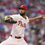 Sánchez permite 4 hits y lanza juego completo; Filis vencen 4-1 a los Medias Rojas