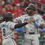 Jesús Sánchez conecta vuelacercas para los Marlins que vencen 2-0 a Cardenales