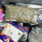 Detienen estadounidense en aeropuerto del Cibao con cinco paquetes de marihuana