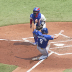 Kyle Isbel impulsa la carrera decisiva y Reales someten 7-4 a Azulejos en 10 innings