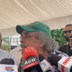 Padre Rogelio cuestiona a la justicia y se enfrenta a policías en misa por muertos del Jet Set