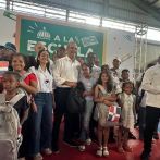 Abinader y Faride entregan 500 lámparas, 500 mochilas y 18 canchas móviles en Capotillo