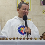 ¿Quién es Norberto Rosario, el sacerdote que llama la atención por poner sus reglas en una escuela?