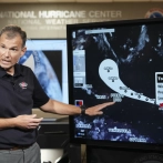 Funcionarios del Caribe advierten sobre fuertes lluvias y grandes olas por la tormenta tropical Erin