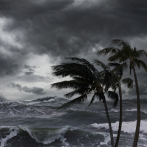 Carolina del Norte se prepara para posibles inundaciones de Erin