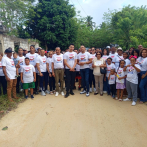 Merenguero Yovanny Polanco y líderes comunitarios reclaman construcción de carretera en Nagua