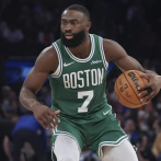 El padre de Jaylen Brown, arrestado por apuñalamiento en un estacionamiento