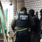 Agentes enmascarados en los pasillos: el miedo se apodera de la comunidad migrante en EEUU