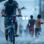 Persisten los aguaceros; mantienen alerta contra inundaciones para 12 provincias