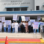 Las enfermeras paran sus labores en demanda de que el Gobierno cumpla con acuerdos firmados