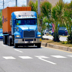 Intrant llama a transportistas de carga a circular por el carril derecho en autopistas y carreteras