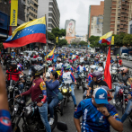 Miles de motoristas recorren Caracas en respaldo a Maduro y contra las 
