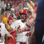 Herrera pega jonrón decisivo, Mikolas lanza seis sólidas entradas y Cardenales superan a los Atléticos