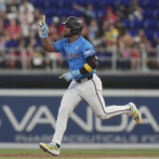 Otto López conecta dos jonrones y Marlins vencen 5-4 a Filis para evitar barrida