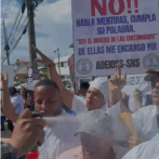 Policías rocían gas pimienta a enfermeras mientras protestaban por reivindicaciones