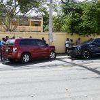 Hombre pierde el control e impacta contra poste de luz en calle Paseo de los Periodistas