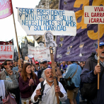 Médicos y universitarios protestan contra vetos de Javier Milei en Argentina