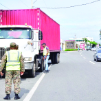Multan a choferes de vehículos pesados por violar ley de tránsito