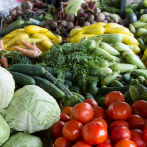 ¡Cuidado! El plástico puede acumularse en las partes comestibles de los vegetales