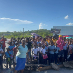 Estudiantes y maestros de Barahona protestan para exigir el arreglo de calles