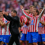 Álvarez anota dos goles y Atlético golea 5-2 al Real Madrid en el derbi madrileño