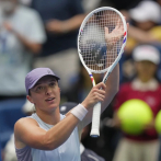 La favorita Iga Swiatek avanza a la tercera ronda del Abierto de China